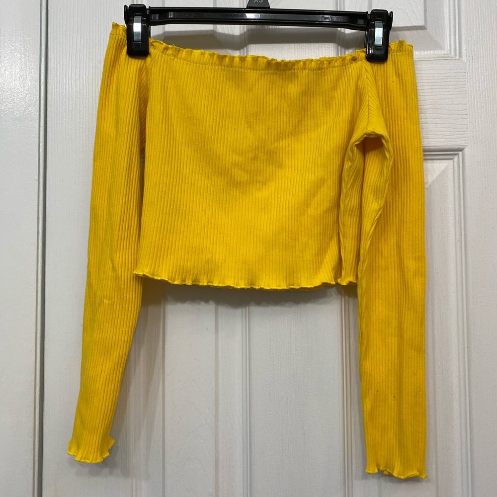 Yellow of the shoulder crop top